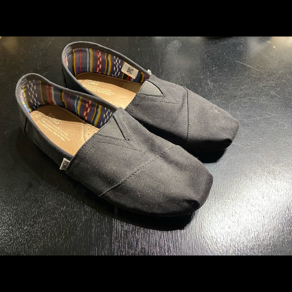 TOMS Slip On Shoes - Black size 8.5